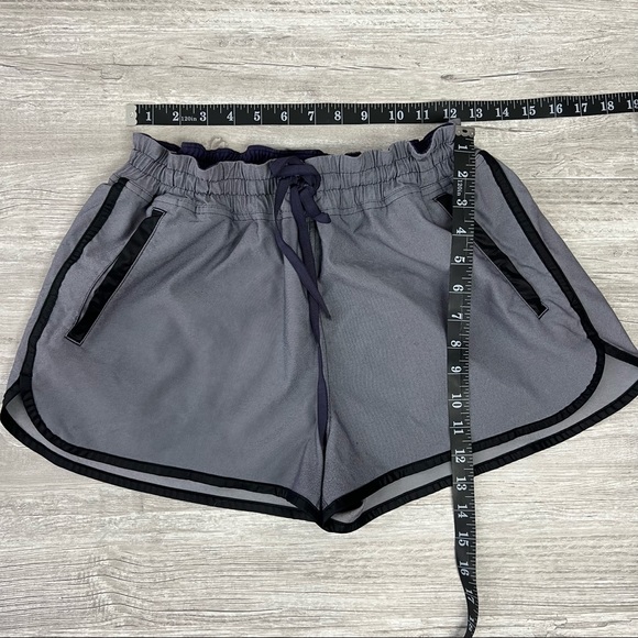 🧧SOLD🧧Lululemon Varsity Shorts Earl Grey Black Active Run Drawstring Pockets - Picture 4 of 9